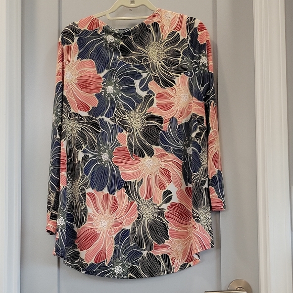 Vibrant Floral Long Sleeve Top - Picture 7 of 10